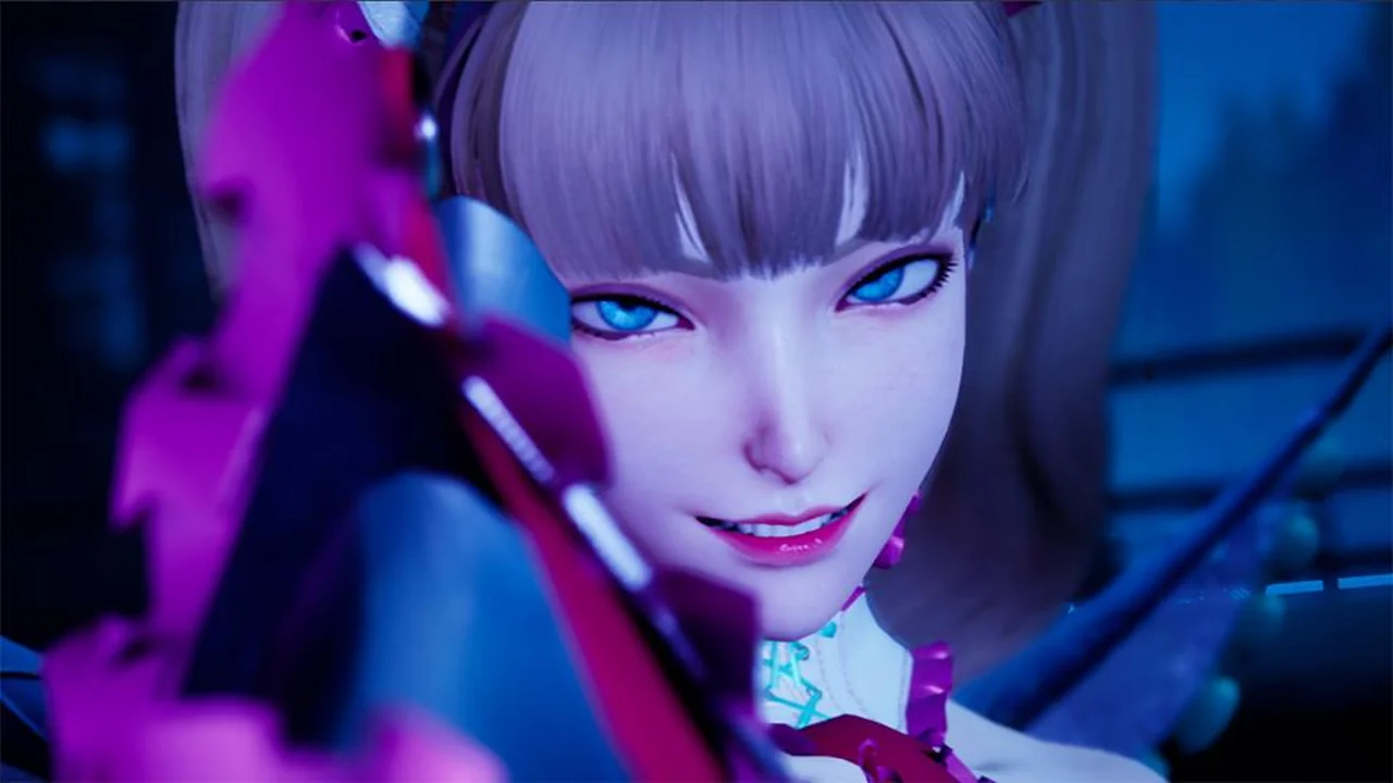 蓝色光线下 Alice 的面部与发饰近景